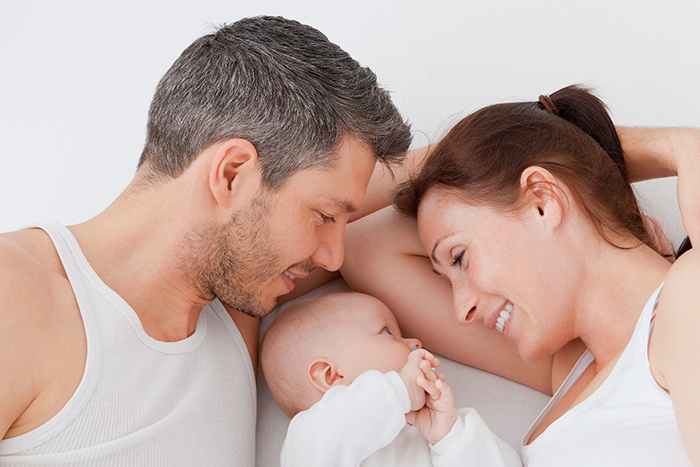 ребенок с родителями