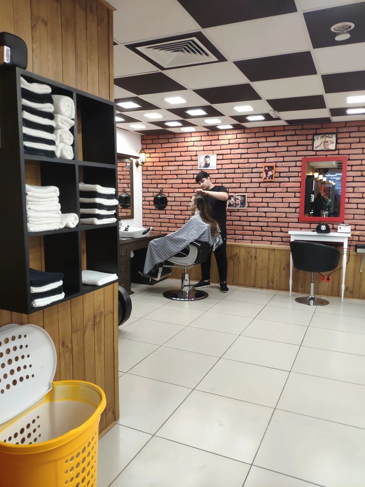 Барбершоп Barberos Київ