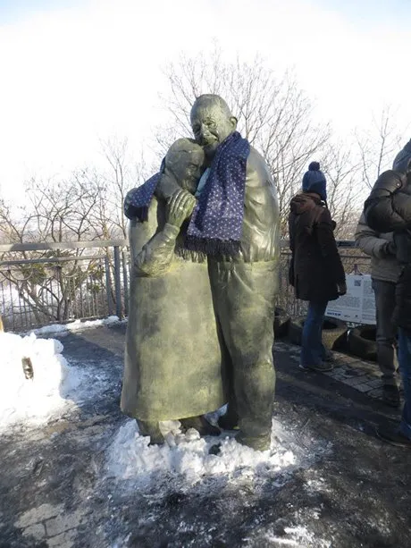 У Києві підгорів міст закоханих — фото 4