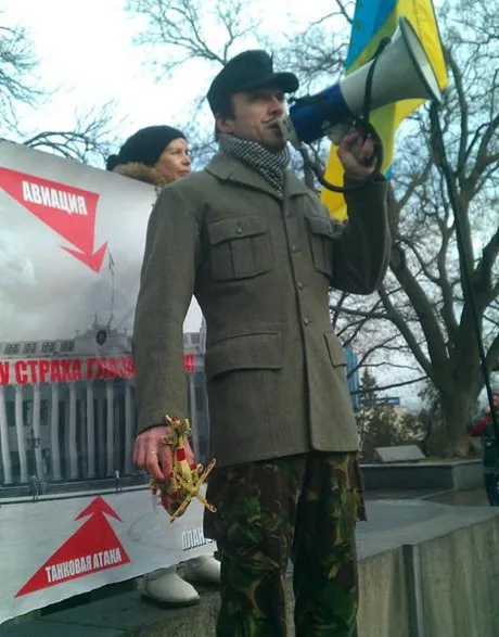 В Одесі штурмували мерію іграшковими танками та авіацією (Фоторепортаж) — фото 2