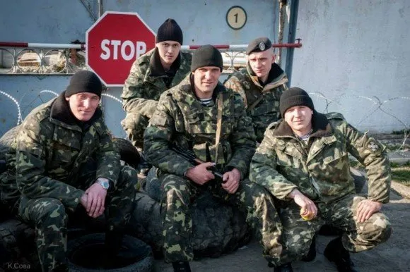 Морські піхотинці вже кілька тижнів тримають оборону і не здаються російським окупантам (Фоторепортаж) + (Відео) — фото 9