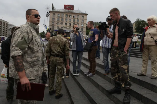 На Майдані зчинилася бійка через знесення одного із наметів (Фото) — фото 1