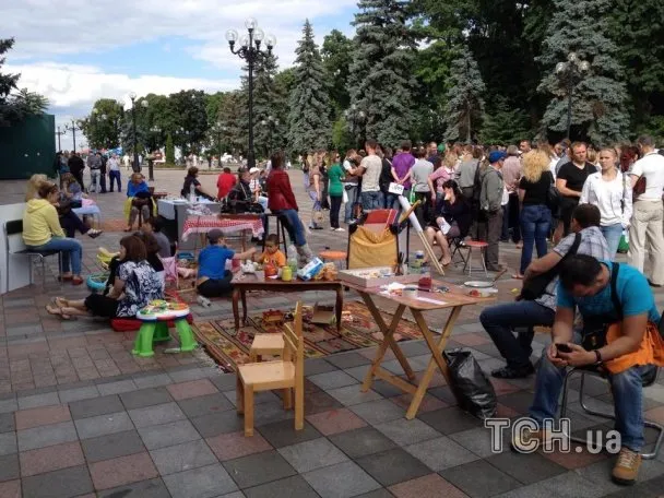 Вчора активісти перекрили рух вулицею Грушевського (Фото) — фото 4