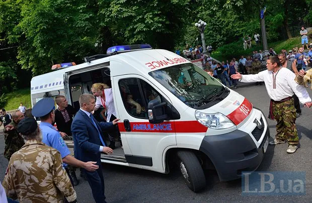 У центрі Києва на вулиці Садовій прогриміли чотири вибухи (Фото) — фото 5