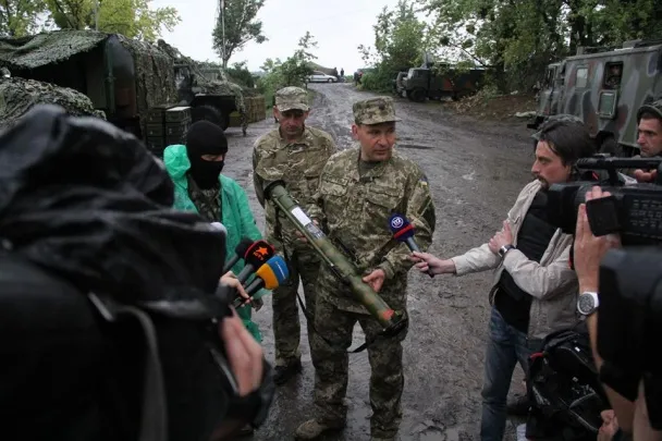 Міністр оборони України Валерій Гелетей показав арсенал російської зброї, з якою терористи воювали на Сході (Фото) — фото 2