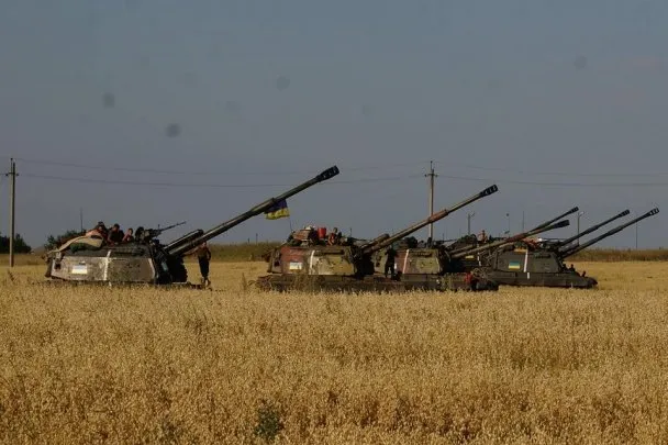 Українські артилеристи продовжують масований наступ на терористів, яких підтримує Росія (Фоторепортаж) — фото 1