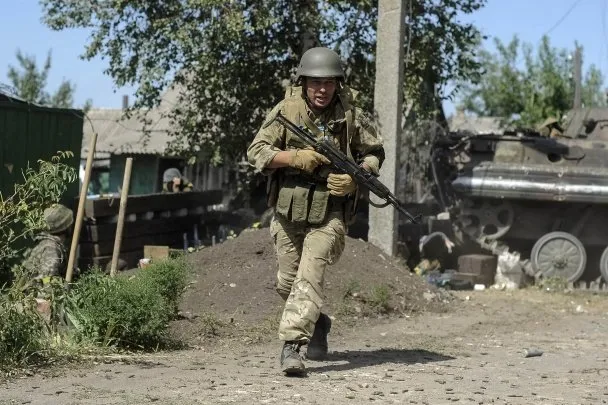 У місті Іловайськ на Донеччині вже майже місяць тривають бої між силами АТО та терористами (Фоторепортаж) + (Відео) — фото 5