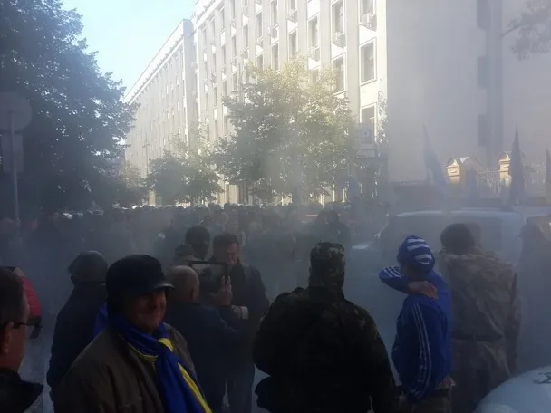 Біля Адміністрації президента проходить одразу кілька акцій протесту (Фото) + (Відео) — фото 4