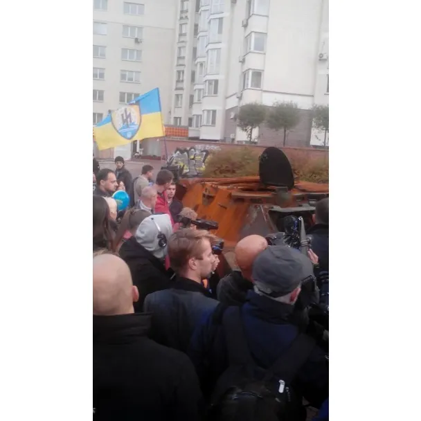 Із зони АТО до Києва привезли військові трофеї батальйону «Азов», який нещодавно став полком (Фото) — фото 1
