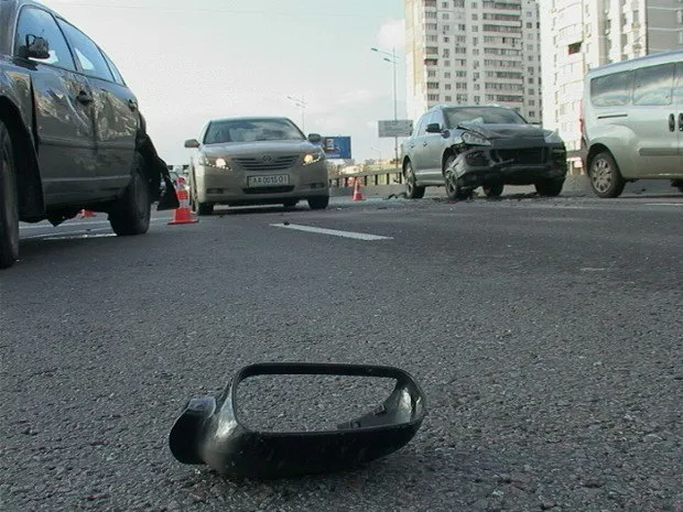 В масштабній ДТП за участю п'яти автомобілів постраждали двоє маленьких дітей (Фото) — фото 3