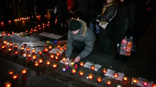 На столичному Майдані Незалежності пом'янули перших жертв з Небесної сотні (Фоторепортаж) + (Відео) — фото 6