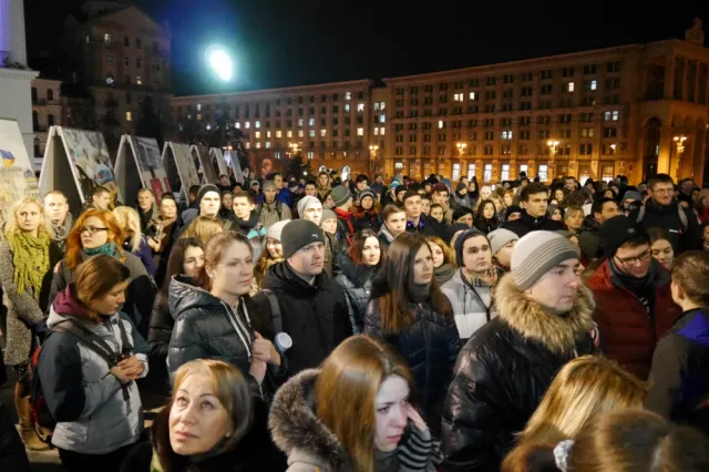 У Києві кілька тисяч людей вшановували пам`ять лідера українського гурту «Скрябін» Андрія Кузьменка (Фото) + (Відео) — фото 1