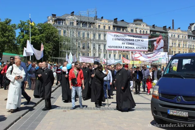 В Києві пройшла хода на захист сім’ї — фото 4